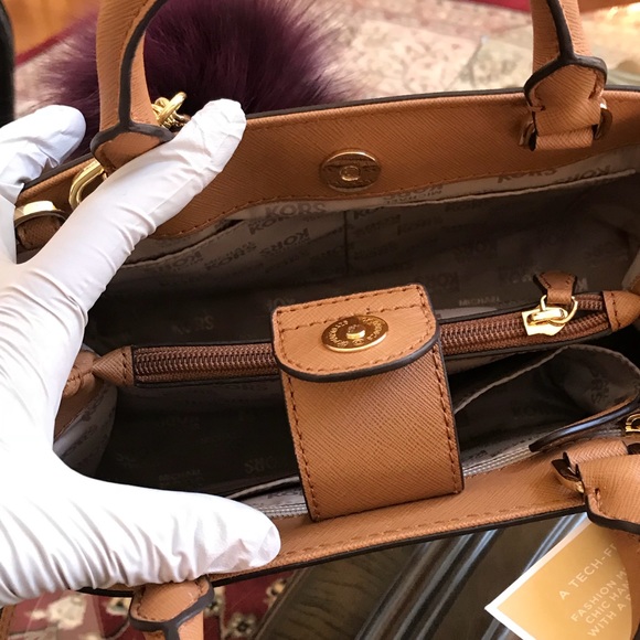 Authentic Michael kors hailee handbag&wallet&pom - Picture 4 of 8